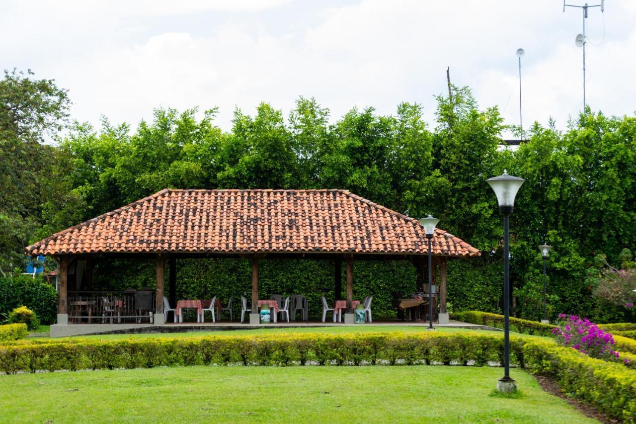 Hotel Eden Parque Del Cafe モンテネグロ エクステリア 写真